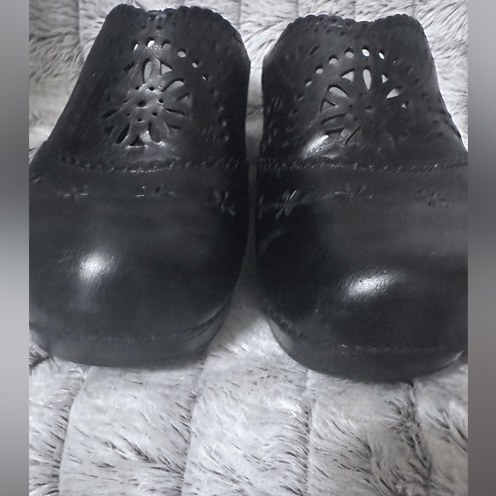 Dansko Skylar Clog Great Condition - image 2